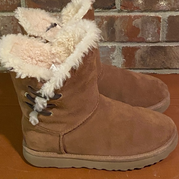 UGG Boots - Picture 2 of 7